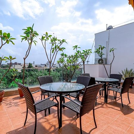 Ahuja Residency Noida Apartment Bagian luar foto
