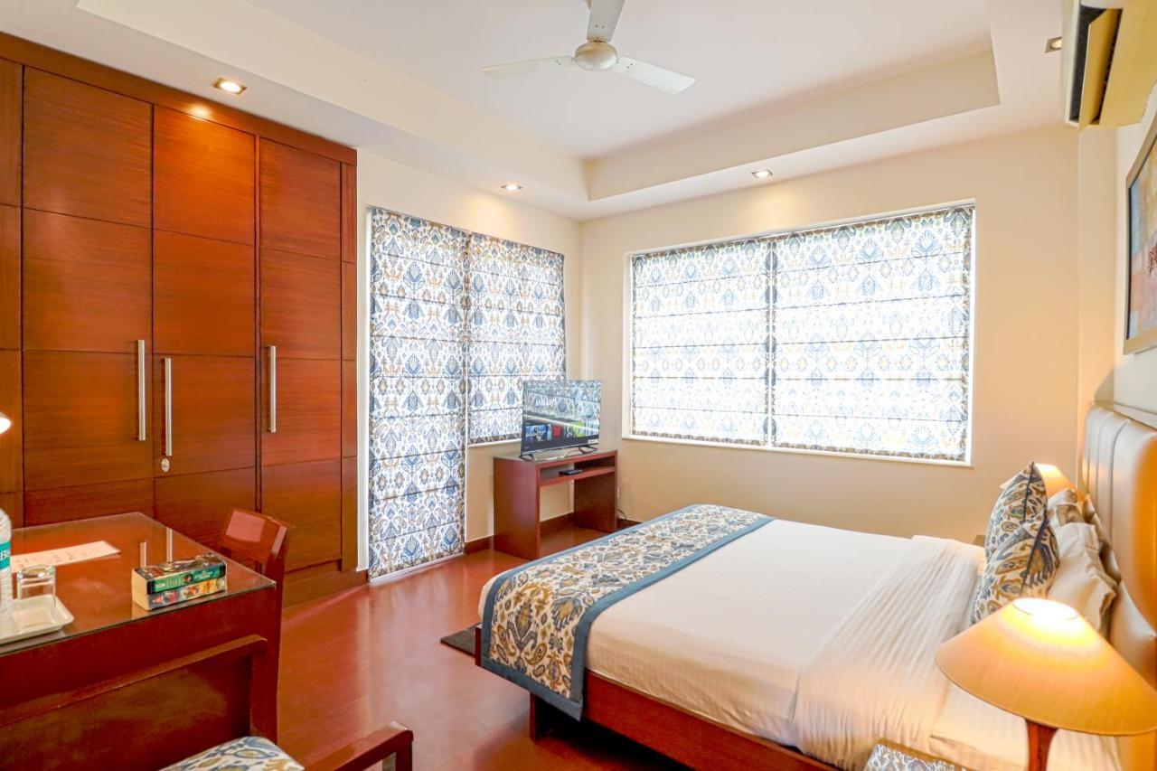 Ahuja Residency Noida Apartment Bagian luar foto