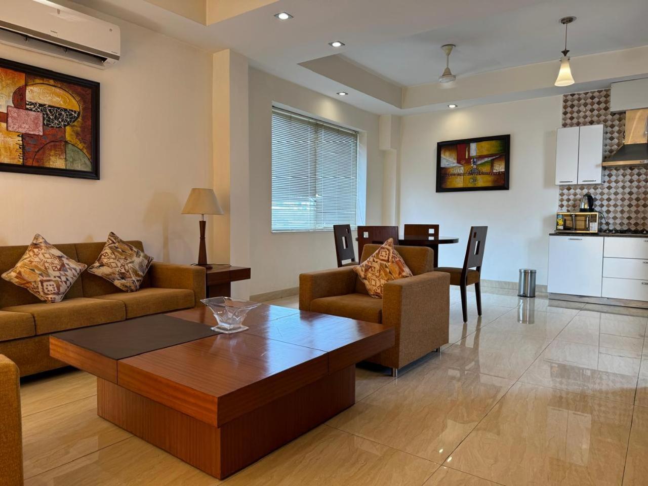 Ahuja Residency Noida Apartment Bagian luar foto